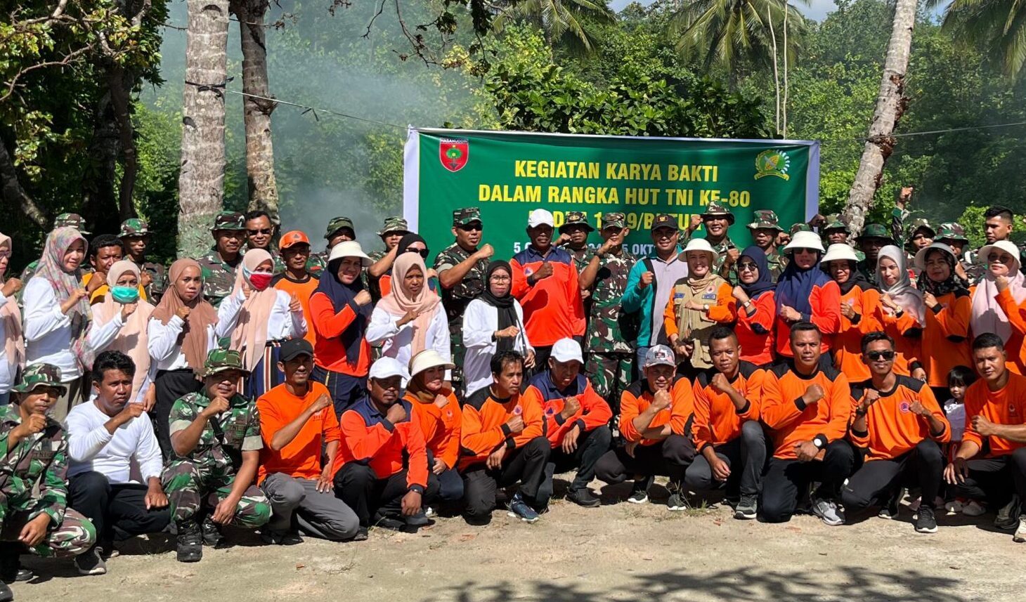 Karya Bakti Pembersihan Pantai Membuku dalam Rangka HUT TNI ke-80 Tahun ...